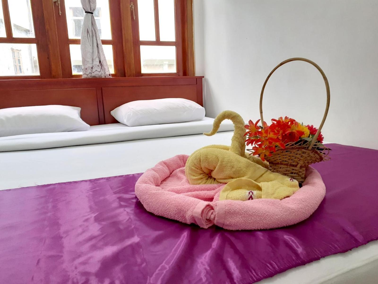 Subash Hotel Nallathanniya Quarto foto